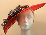 Teardrop hatinator with ribbon and roses