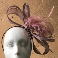 Bow fascinator with feathers