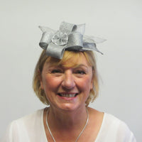 Vintage Bow fascinator with down turned leaves